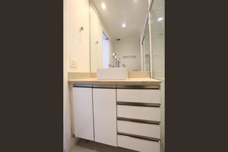 Apartamento à venda com 217m², 2 quartos e 2 vagasBanheiro da Suíte 1