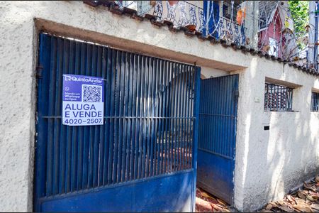 Casa à venda com 90m², 4 quartos e 4 vagas Casa à venda com 90m², 4 quartos e 4 vagasFachada