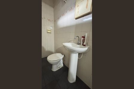 Casa à venda com 178m², 3 quartos e 2 vagasBanheiro de Serviço