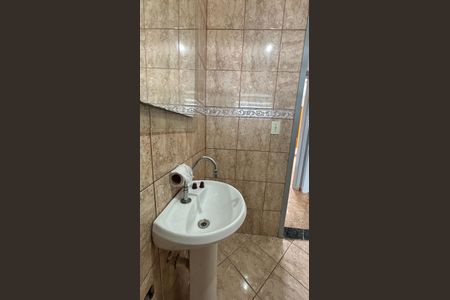 Casa à venda com 178m², 3 quartos e 2 vagasBanheiro