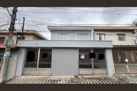 Casa à venda com 178m², 3 quartos e 2 vagasFachada