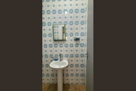 Casa à venda com 178m², 3 quartos e 2 vagasBanheiro