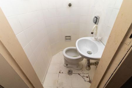 Apartamento para alugar com 188m², 3 quartos e sem vaga Apartamento para alugar com 188m², 3 quartos e sem vagaBanheiro de Serviço