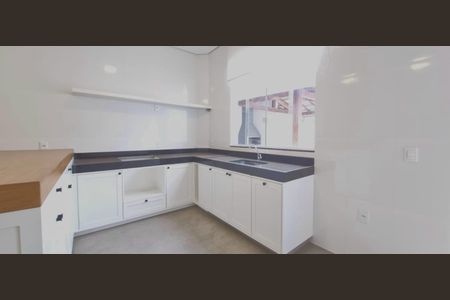 Casa à venda com 180m², 3 quartos e 2 vagas Casa à venda com 180m², 3 quartos e 2 vagasCozinha