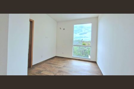 Casa à venda com 180m², 3 quartos e 2 vagas Casa à venda com 180m², 3 quartos e 2 vagasSuíte