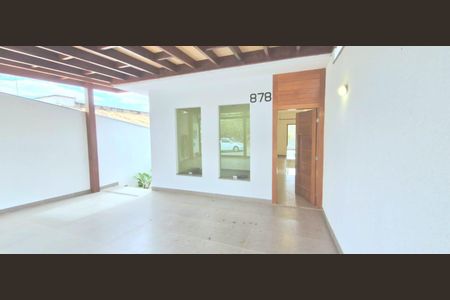 Casa à venda com 180m², 3 quartos e 2 vagas Casa à venda com 180m², 3 quartos e 2 vagasGaragem