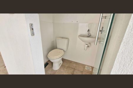 Casa à venda com 180m², 3 quartos e 2 vagas Casa à venda com 180m², 3 quartos e 2 vagasBanheiro 2