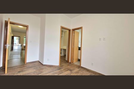 Casa à venda com 180m², 3 quartos e 2 vagas Casa à venda com 180m², 3 quartos e 2 vagasSuíte