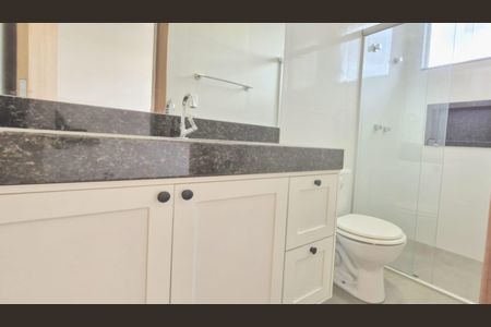 Casa à venda com 180m², 3 quartos e 2 vagas Casa à venda com 180m², 3 quartos e 2 vagasBanheiro da Suíte 1