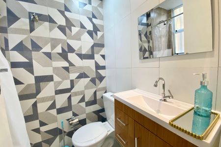 Apartamento para alugar com 55m², 1 quarto e sem vagaBanheiro da Suíte