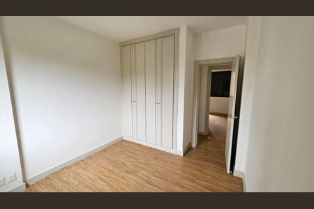 Apartamento à venda com 178m², 4 quartos e 3 vagasQuarto 2