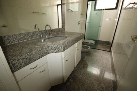 Apartamento à venda com 178m², 4 quartos e 3 vagasbanheiro 2