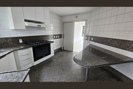Apartamento à venda com 178m², 4 quartos e 3 vagasCozinha
