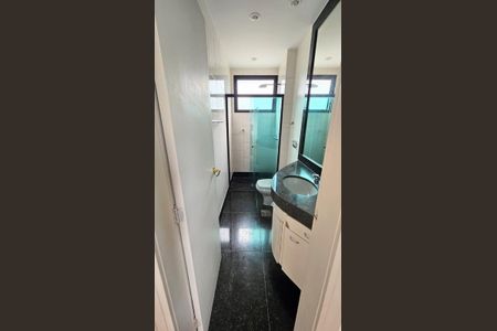 Apartamento à venda com 178m², 4 quartos e 3 vagasBanheiro Suíte 2