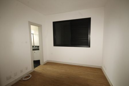 Apartamento à venda com 178m², 4 quartos e 3 vagasQuarto 2