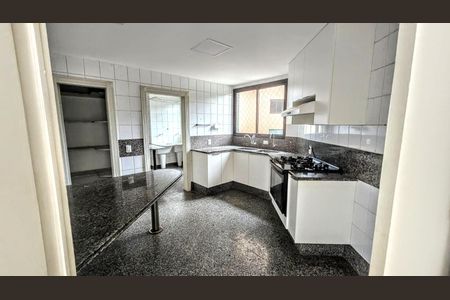 Apartamento à venda com 178m², 4 quartos e 3 vagasCozinha