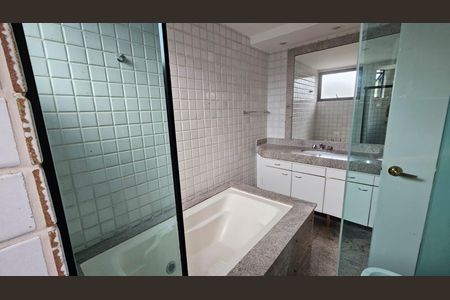 Apartamento à venda com 178m², 4 quartos e 3 vagasBanheiro Suíte