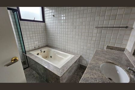 Apartamento à venda com 178m², 4 quartos e 3 vagasBanheiro Suíte
