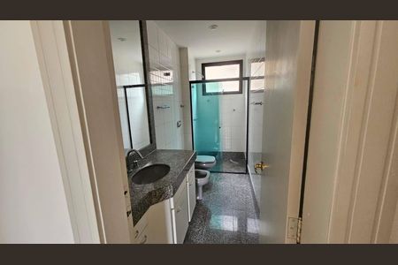 Apartamento à venda com 178m², 4 quartos e 3 vagasBanheiro Social