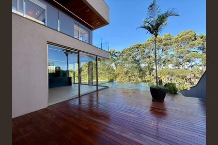 Casa à venda com 555m², 4 quartos e 3 vagas