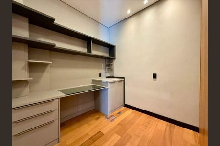 Casa à venda com 555m², 4 quartos e 3 vagas