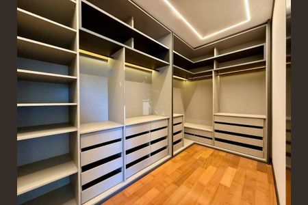 Casa à venda com 555m², 4 quartos e 3 vagas