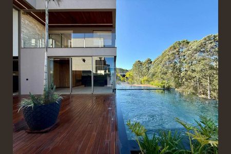 Casa à venda com 555m², 4 quartos e 3 vagas