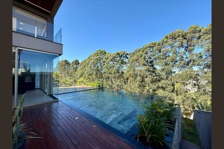 Casa à venda com 555m², 4 quartos e 3 vagas