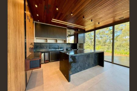 Casa à venda com 555m², 4 quartos e 3 vagas