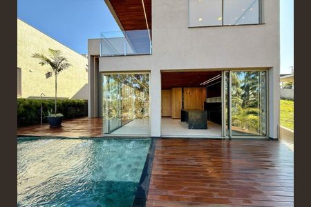 Casa à venda com 555m², 4 quartos e 3 vagas