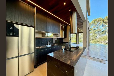 Casa à venda com 555m², 4 quartos e 3 vagas