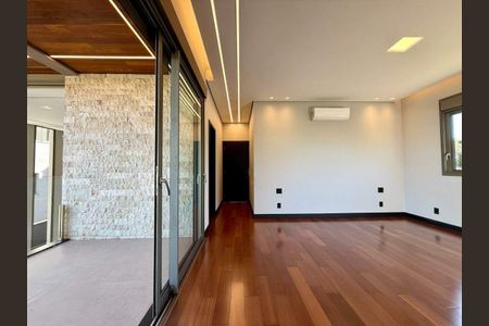 Casa à venda com 555m², 4 quartos e 3 vagas