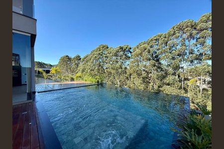 Casa à venda com 555m², 4 quartos e 3 vagas