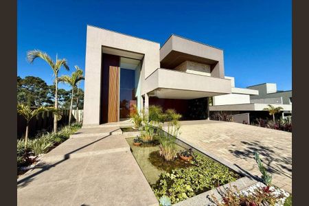 Casa à venda com 555m², 4 quartos e 3 vagas