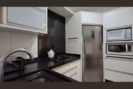 Apartamento para alugar com 85m², 2 quartos e 2 vagas Apartamento para alugar com 85m², 2 quartos e 2 vagasCozinha