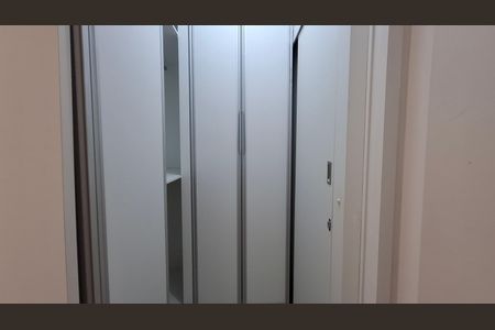 Apartamento para alugar com 85m², 2 quartos e 2 vagas Apartamento para alugar com 85m², 2 quartos e 2 vagasCloset da suíte
