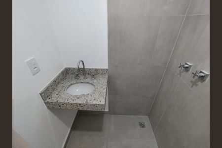 Casa para alugar com 100m², 2 quartos e 1 vaga Casa para alugar com 100m², 2 quartos e 1 vagaBanheiro da Suíte 1