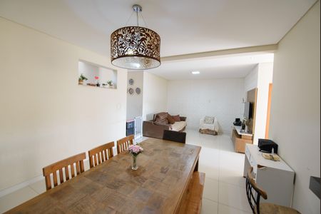 Casa para alugar com 180m², 3 quartos e 1 vagaSala