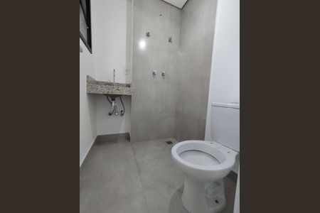 Casa para alugar com 100m², 2 quartos e 1 vaga Casa para alugar com 100m², 2 quartos e 1 vagaBanheiro da Suíte 1