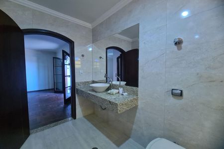 Casa para alugar com 400m², 3 quartos e 10 vagas Casa para alugar com 400m², 3 quartos e 10 vagasBanheiro da Suíte