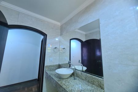 Casa para alugar com 400m², 3 quartos e 10 vagas Casa para alugar com 400m², 3 quartos e 10 vagasBanheiro Social