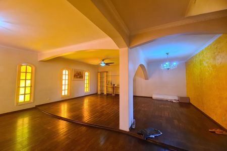 Casa para alugar com 400m², 3 quartos e 10 vagas Casa para alugar com 400m², 3 quartos e 10 vagasSala