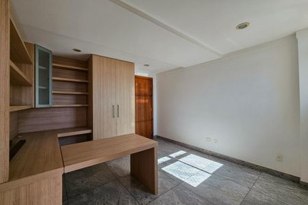 Apartamento à venda com 360m², 4 quartos e 4 vagas Apartamento à venda com 360m², 4 quartos e 4 vagasEscritório