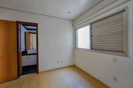 Apartamento à venda com 360m², 4 quartos e 4 vagas Apartamento à venda com 360m², 4 quartos e 4 vagasSuíte 1