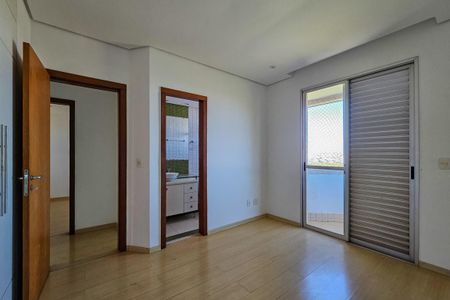 Apartamento à venda com 360m², 4 quartos e 4 vagas Apartamento à venda com 360m², 4 quartos e 4 vagasSuíte 2