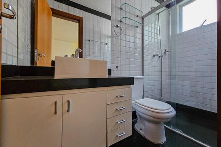 Apartamento à venda com 360m², 4 quartos e 4 vagas Apartamento à venda com 360m², 4 quartos e 4 vagasBanheiro da Suíte 1