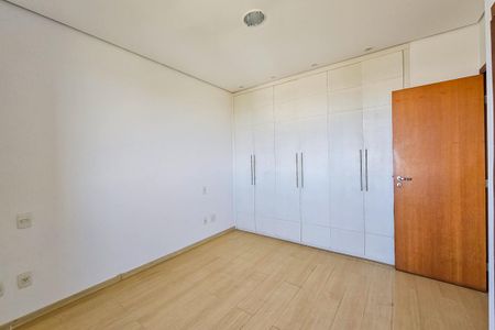 Apartamento à venda com 360m², 4 quartos e 4 vagas Apartamento à venda com 360m², 4 quartos e 4 vagasSuíte 2