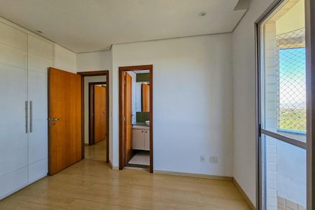 Apartamento à venda com 360m², 4 quartos e 4 vagas Apartamento à venda com 360m², 4 quartos e 4 vagasSuíte 2
