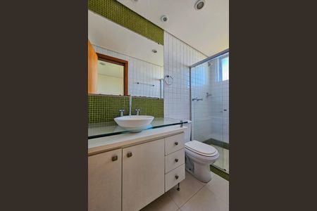 Apartamento à venda com 360m², 4 quartos e 4 vagas Apartamento à venda com 360m², 4 quartos e 4 vagasBanheiro da Suíte 2