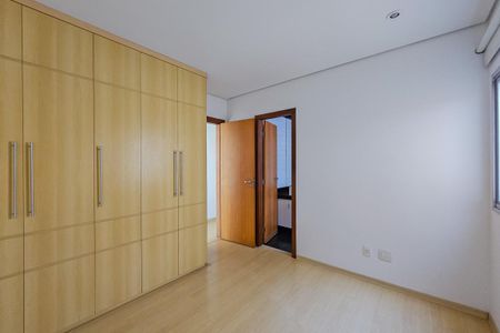 Apartamento à venda com 360m², 4 quartos e 4 vagas Apartamento à venda com 360m², 4 quartos e 4 vagasSuíte 1
